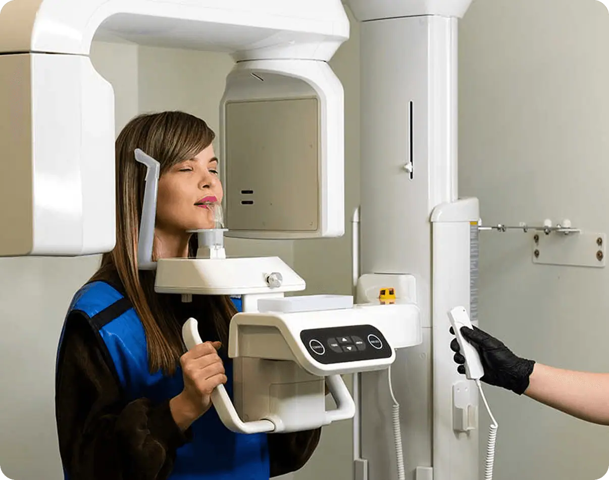 Patient having a 3D CBCT scan